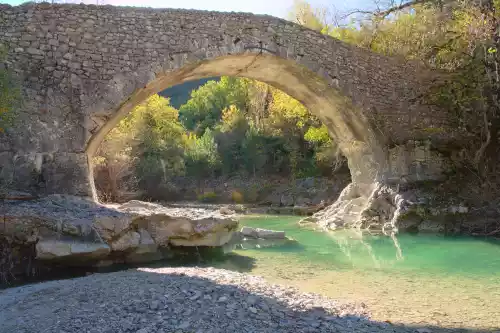 Le pont "Roman" à Brantes (Vaucluse)