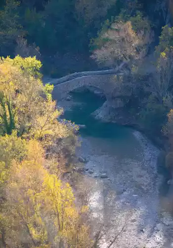 Le pont "Romain" depuis le haut du village de Brantes (Vaucluse)