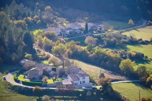 Le Hameau des Bernards sur la commune de Brantes